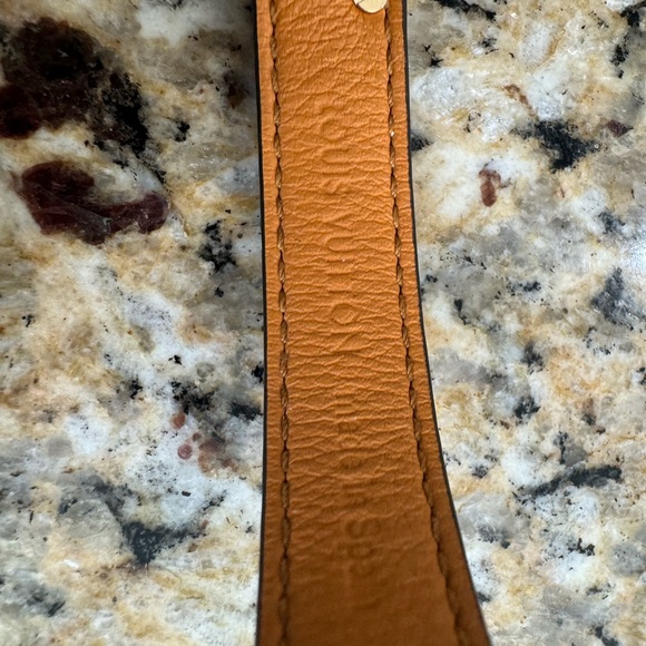 Louis Vuitton V Bracelet - Picture 5 of 5